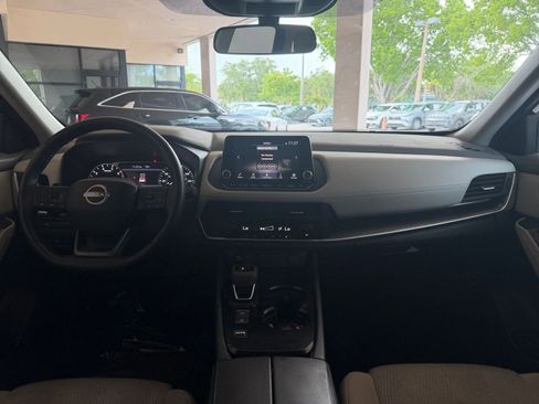 Used 2025 Nissan Rogue SV FWD image 29