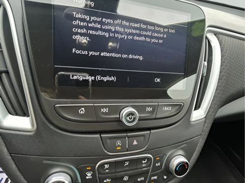 Used 2022 Chevrolet Malibu LT image 9