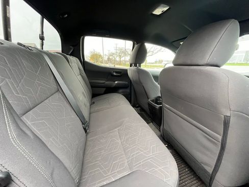 Used 2016 Toyota Tacoma TRD Off-Road w/ Towing Package image 4