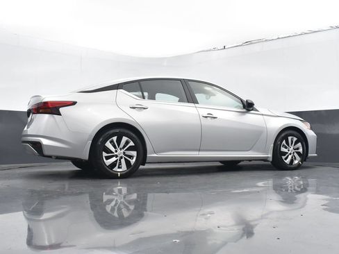 Used 2024 Nissan Altima 2.5 S FWD image 16