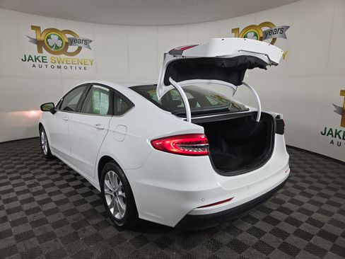 Used 2020 Ford Fusion SE image 30