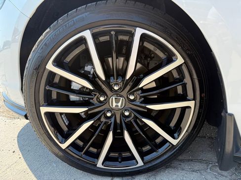 Used 2024 Honda Accord Touring image 7