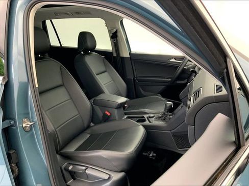 Used 2021 Volkswagen Tiguan SE w/ Panoramic Sunroof Package AWD/4WD image 17