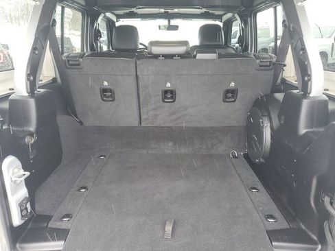 Used 2023 Jeep Wrangler Unlimited Sahara image 9