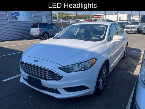 Used 2017 Ford Fusion SE image 2