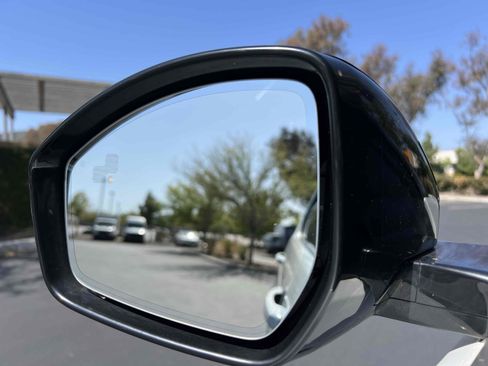 Used 2021 Land Rover Discovery Sport SE image 10