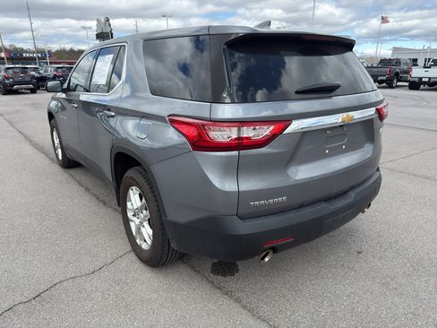 Used 2021 Chevrolet Traverse LS image 3