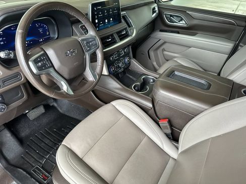 Used 2022 Chevrolet Tahoe Z71 w/ Luxury Package AWD/4WD image 9