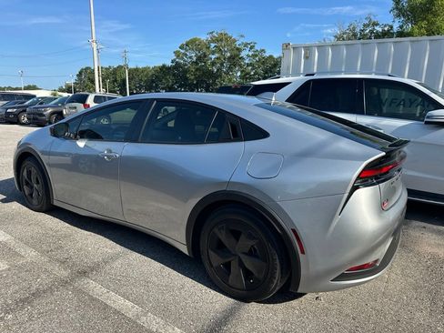 Used 2025 Toyota Prius LE FWD image 5