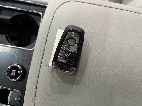 New 2026 Lincoln Aviator AWD w/ Jet Appearance Package image 23
