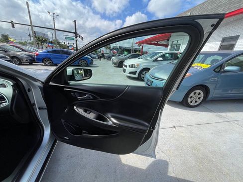 Used 2017 Chevrolet Malibu LT w/ Leather Package FWD image 11