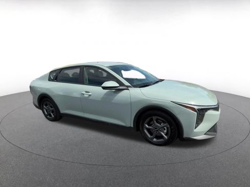 Used 2026 Kia K4 FWD image 2