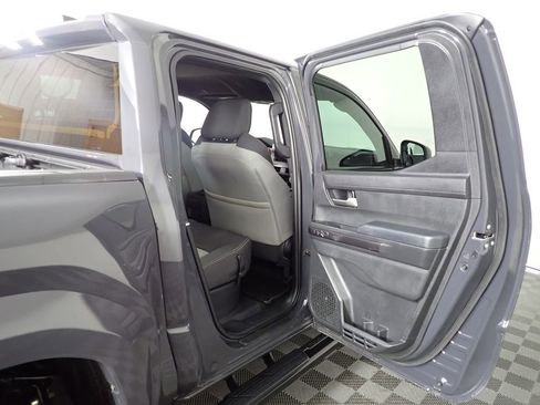 Used 2025 Toyota Tacoma TRD Sport image 32