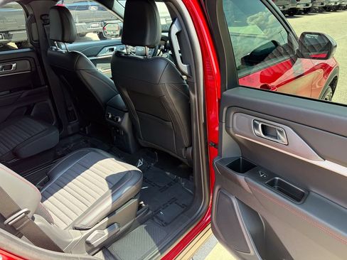 Used 2025 Ford Explorer ST-Line w/ Premium Package AWD/4WD image 17