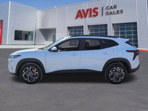 Used 2025 Chevrolet Trax LT w/ LT Convenience Package FWD image 10