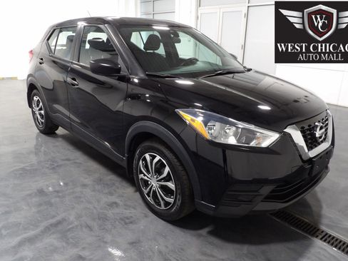 Used 2020 Nissan Kicks S image 1