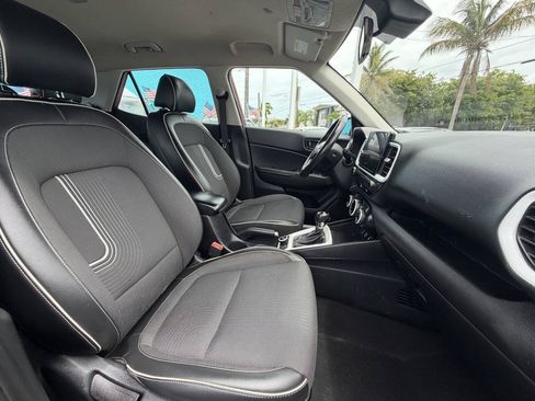 Used 2024 Hyundai Venue Limited FWD image 15