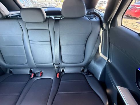 Used 2024 Mercedes-Benz GLC 300 4MATIC image 38