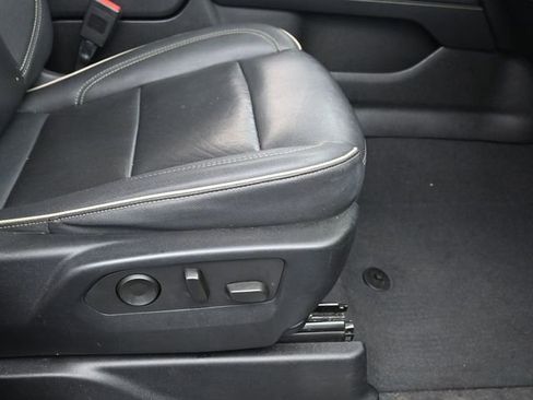 Used 2023 Chevrolet Suburban Premier image 32