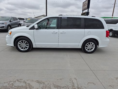 Used 2019 Dodge Grand Caravan SXT image 8