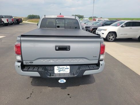 Used 2020 Toyota Tacoma TRD Off-Road image 4