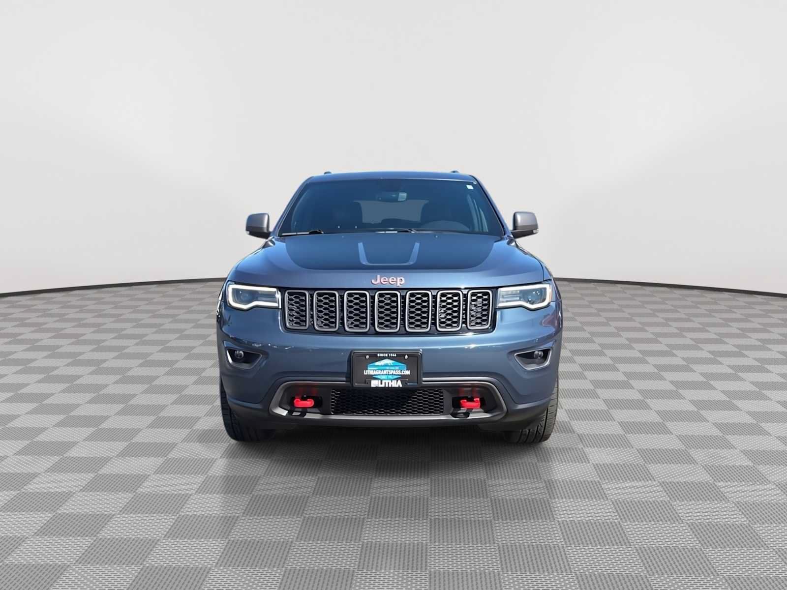 Used 2019 Jeep Grand Cherokee Trailhawk w/ Trailhawk Luxury Group AWD/4WD image 3