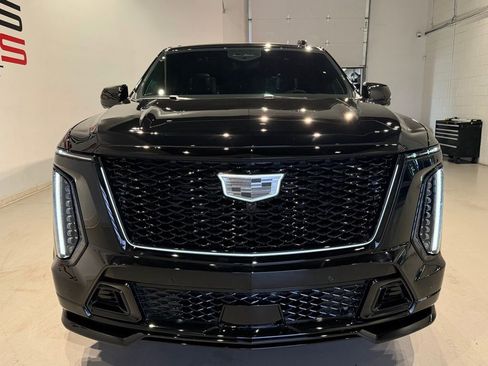 Used 2026 Cadillac Escalade ESV V AWD/4WD image 3