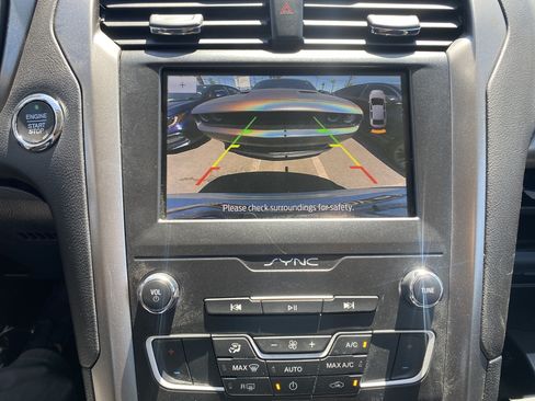 Used 2020 Ford Fusion SE FWD image 20