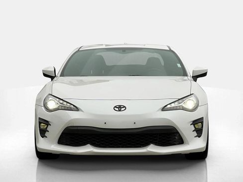 Used 2017 Toyota 86 image 6