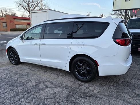 Used 2018 Chrysler Pacifica Touring-L Plus image 8