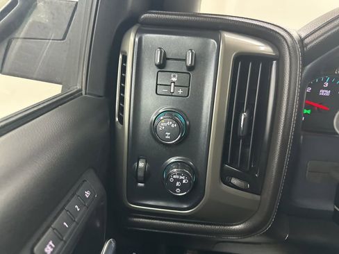Used 2018 Chevrolet Silverado 1500 High Country image 38
