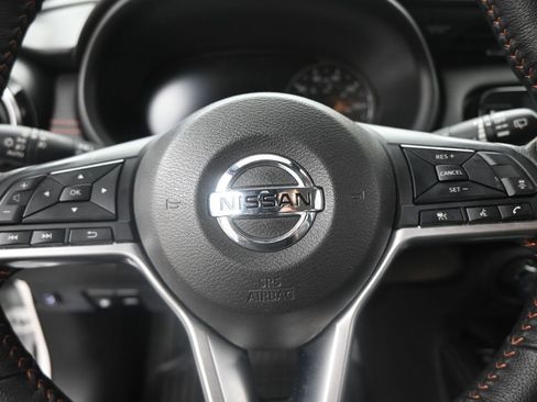 Used 2021 Nissan Kicks SR w/ SR Premium Package image 11