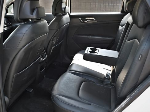 Used 2024 Kia Sportage EX FWD image 12