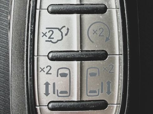 Used 2019 Chrysler Pacifica Touring Plus w/ Tire & Wheel Group FWD image 6