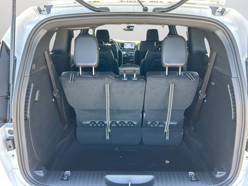 New 2026 Chrysler Pacifica Select image 30