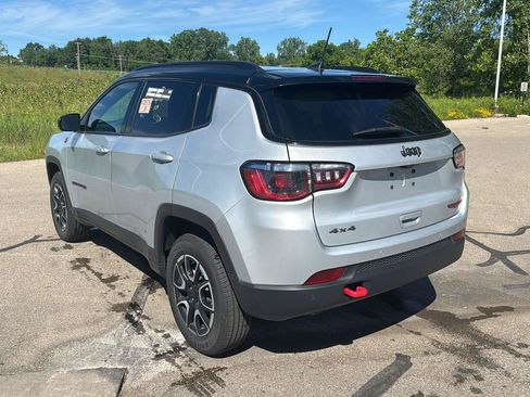 Used 2024 Jeep Compass Trailhawk AWD/4WD image 3