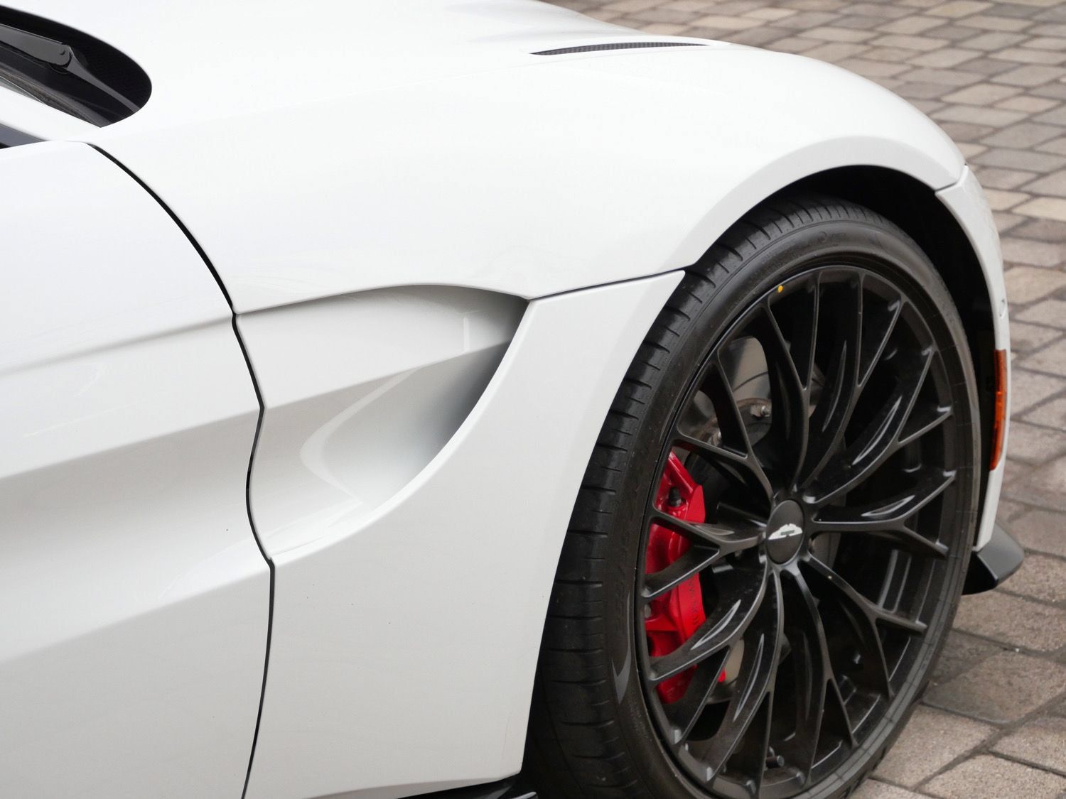 Used 2023 Aston Martin V8 Vantage Roadster RWD image 9