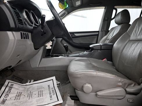 Used 2005 Toyota 4Runner SR5 image 4