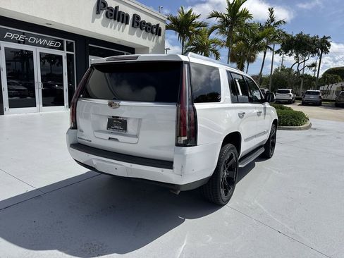 Used 2018 Cadillac Escalade Luxury AWD/4WD image 3