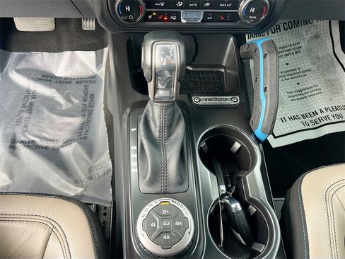 Used 2024 Ford Bronco Wildtrak image 17