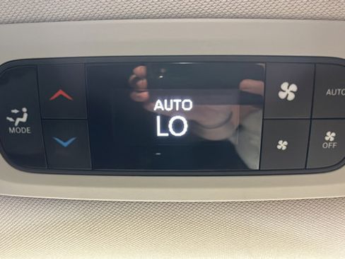 Used 2023 Chrysler Pacifica Touring-L FWD image 35