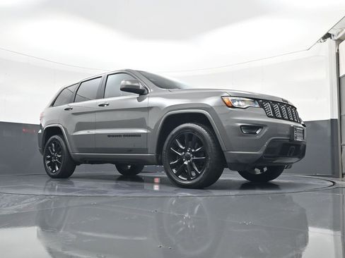Used 2022 Jeep Grand Cherokee Laredo X image 17