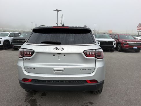 Used 2025 Jeep Compass Limited AWD/4WD image 7
