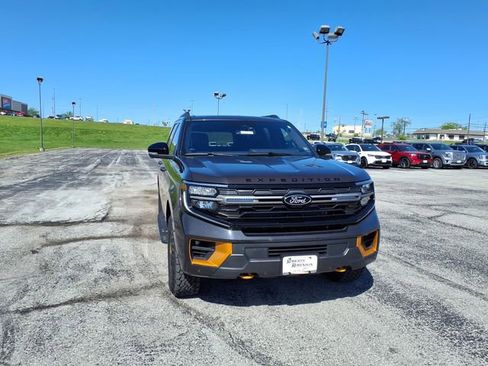 Used 2025 Ford Expedition Tremor AWD/4WD image 4