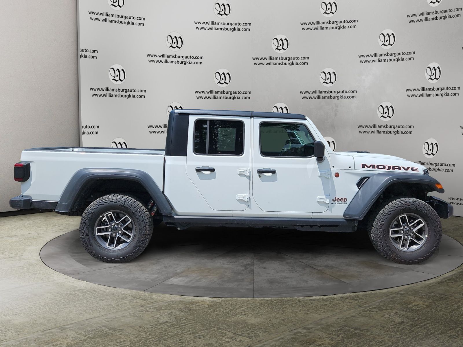 Used 2026 Jeep Gladiator Mojave AWD/4WD image 6