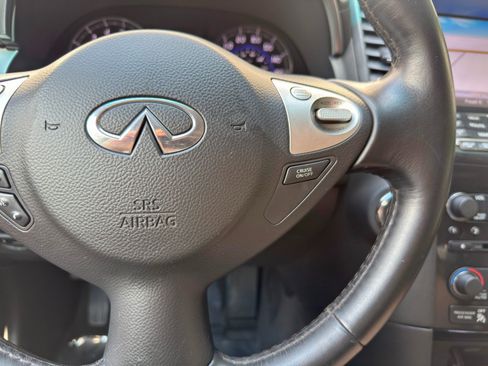 Used 2014 INFINITI QX70 2WD w/ Premium Package image 23