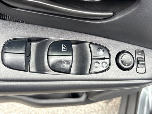 New 2025 Nissan Kicks Play S image 23