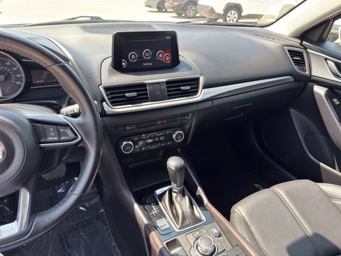 Used 2018 MAZDA MAZDA3 Touring FWD image 21