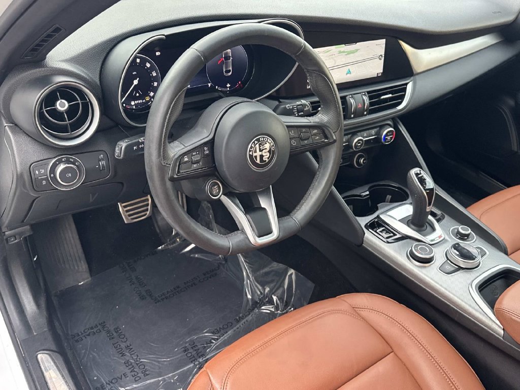 Used 2024 Alfa Romeo Giulia Ti AWD/4WD image 2