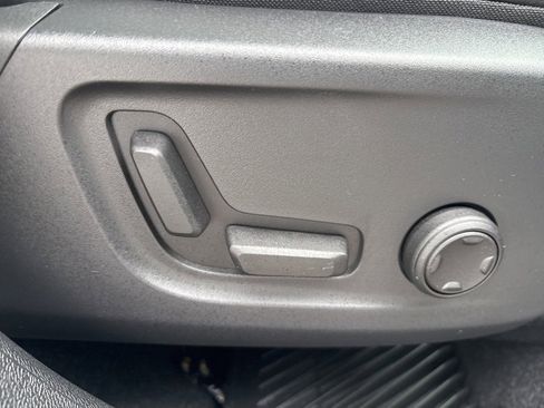 Used 2020 Volvo XC40 T5 Momentum w/ Protection Package Premier image 45